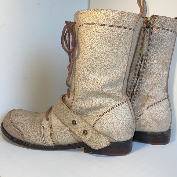 Gee WaWa cream crackle-leather combat boots - Picture 9 of 14